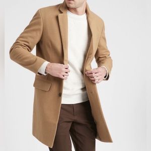 New without use Banana Republic wool top coat, camel color